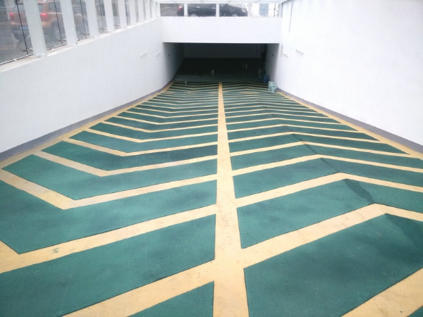 施工中環(huán)氧樹(shù)脂地坪涂裝存在的問(wèn)題，新天地漆業(yè)幫你解答